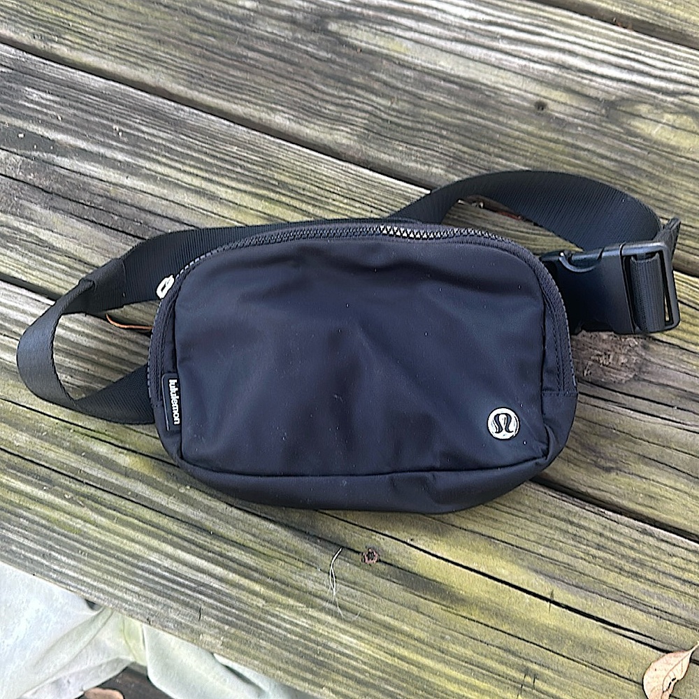 Lululemon Athletica Everywhere Belt Crossbody